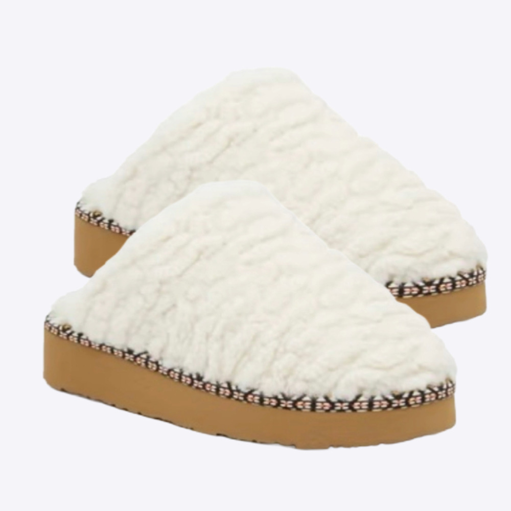 Minnetonka Shally Scuff Slippers Women 11 Cream Faux Fur Indoor/Outdoor Comfort